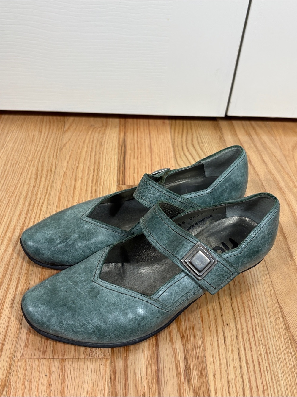 Fidji Portuguese Leather Mary Jane Blue 37 Heels